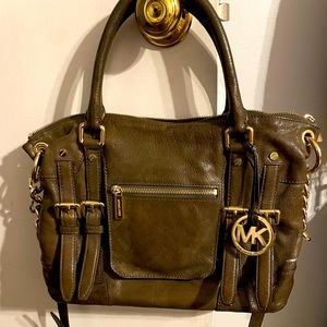 Michael Kors crossbody purse (authentic)